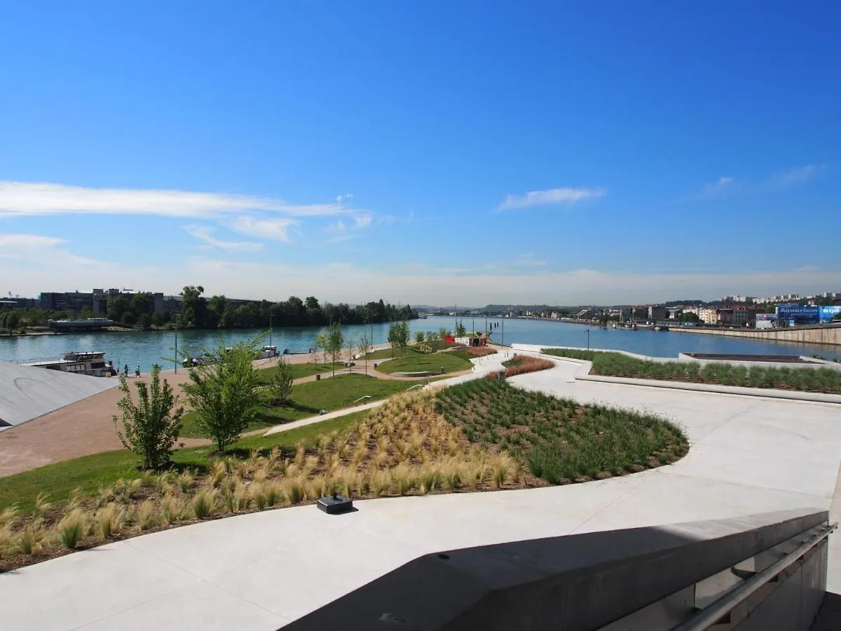 Lyon Confluence - Duplex Au Calme Avec Parking Prive En Option Apartment France